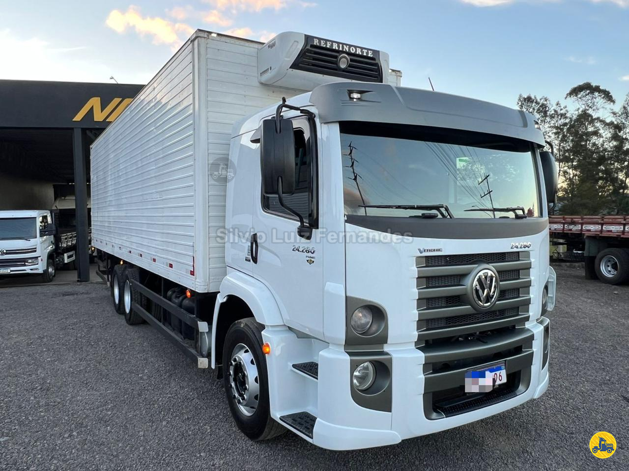 CAMINHAO VOLKSWAGEN VW 24280 Baú Frigorífico Truck 6x2 Silvio Caminhões TUBARAO SANTA CATARINA SC